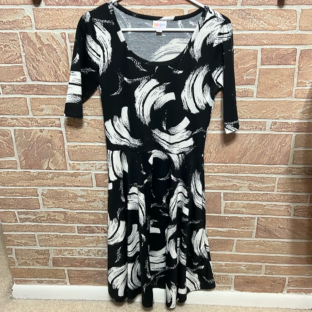 Lularoe Black and White Dress Scoop neck Medium M